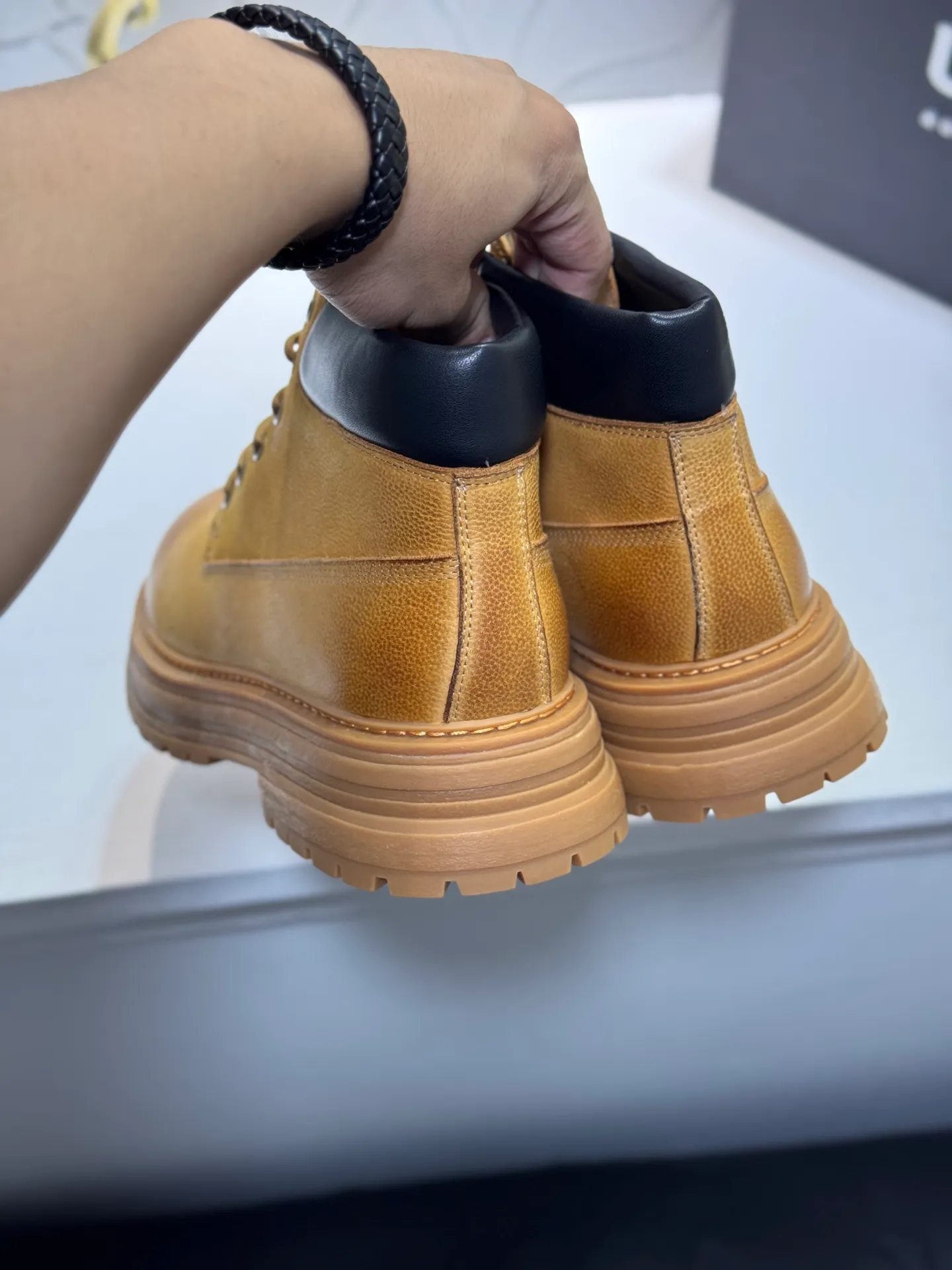 Men's men's shoes 💰660 [New style] 🦥🦥UGG - high-end quality 🔥Australian imported wool 🔥Full fur original single entry and exit counter without pressure, let you feel no replacement 💏The upper is made of first-layer cowhide 'all original Australian wool' Strict men's boots thick wool can be distinguished by the naked eye 💓Real wool keeps warm and does not smell like feet, warms the whole winter ✨Carefully crafted for those who know the goods🔥Size: 38-44 (45 customized